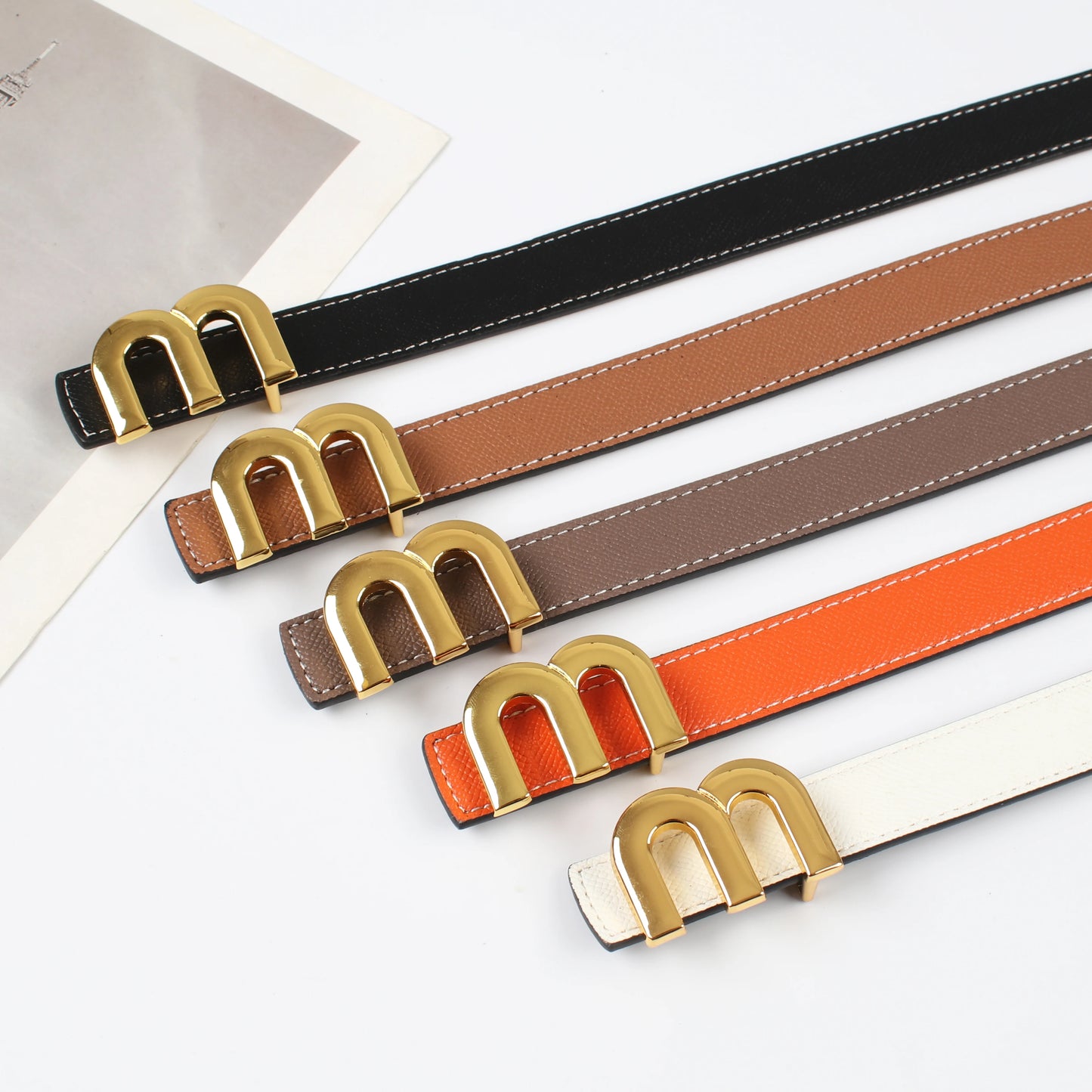 Reimagine versatility with this double-sided high-quality leather belt. 2-3cm slim cowhide design flips smooth elegance to textured trend, adorned with polished decorative buckle.