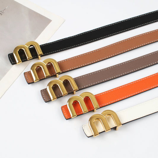 Reimagine versatility with this double-sided high-quality leather belt. 2-3cm slim cowhide design flips smooth elegance to textured trend, adorned with polished decorative buckle.